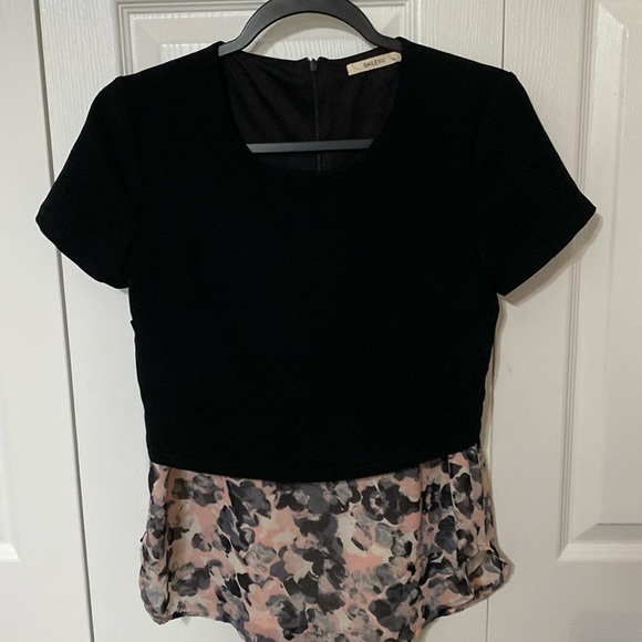 Bailey44 Betz Poppy Black and Abstract Floral Layered Look Top XS - Picture 1 of 6
